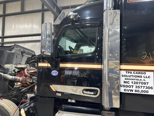 2021 Peterbilt 567 Left Door