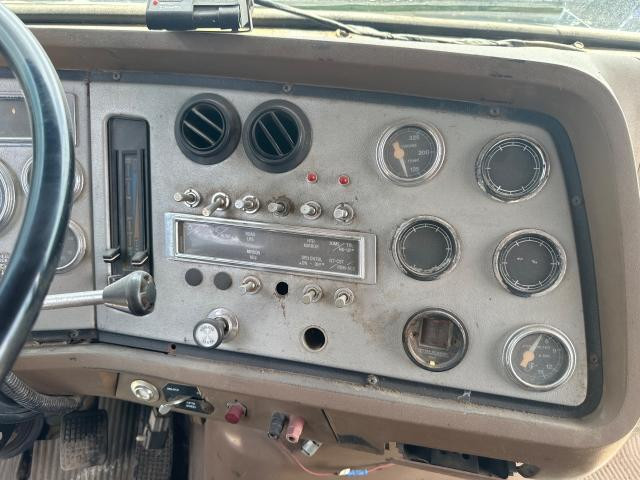Ford LA9000 Dash Panel: Gauge And Switch