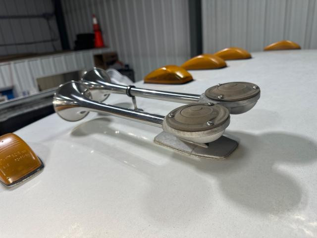 2004 Sterling A9513 Horn