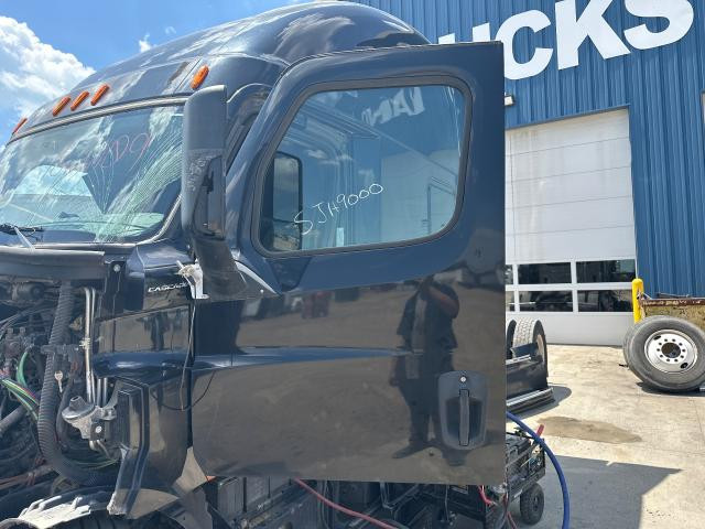 2018 Freightliner CASCADIA Left Door