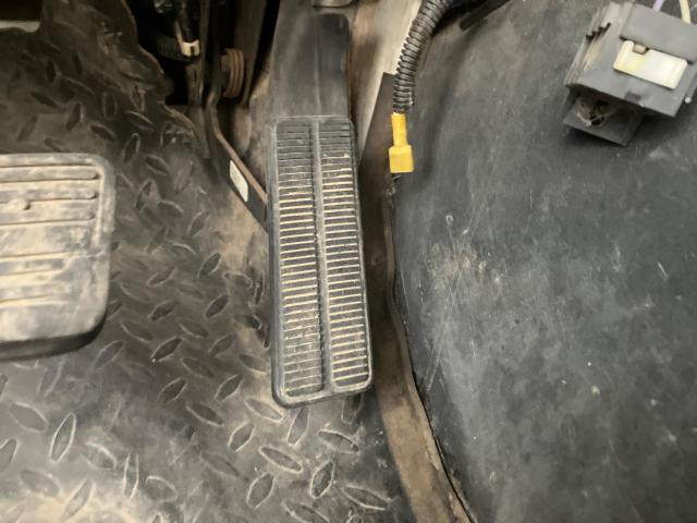 2005 Gmc C7500 Foot Control Pedals