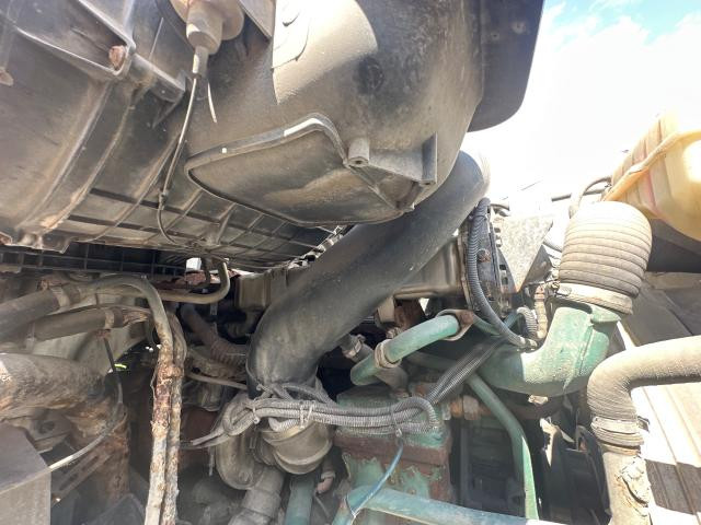 2007 Volvo VNM Air Transfer Tube | Cleaner To Turbo | Engine: Volvo Ved12