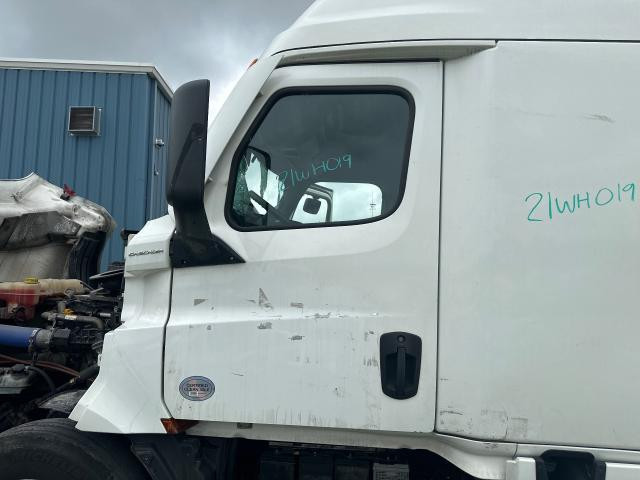 2021 Freightliner CASCADIA Left Door