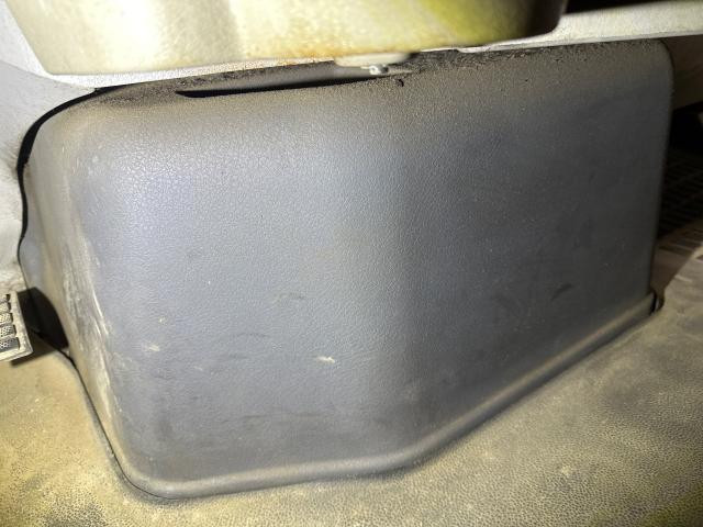 2007 Volvo VNL Interior, Doghouse