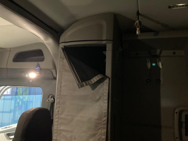 2014 Peterbilt 579 Right Cabinets