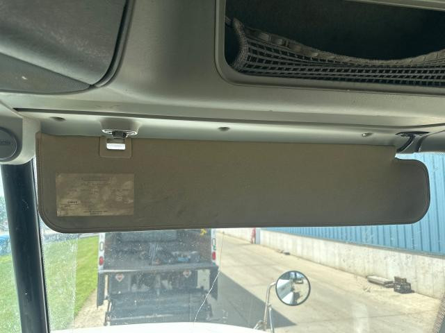 2003 Freightliner COLUMBIA 120 Right Interior Sun Visor