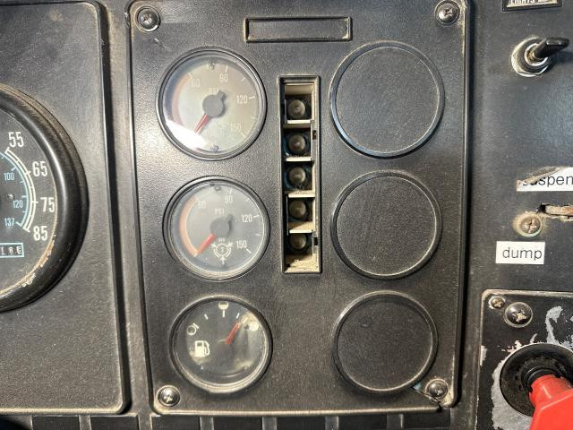 International 9300 Dash Panel: Gauge