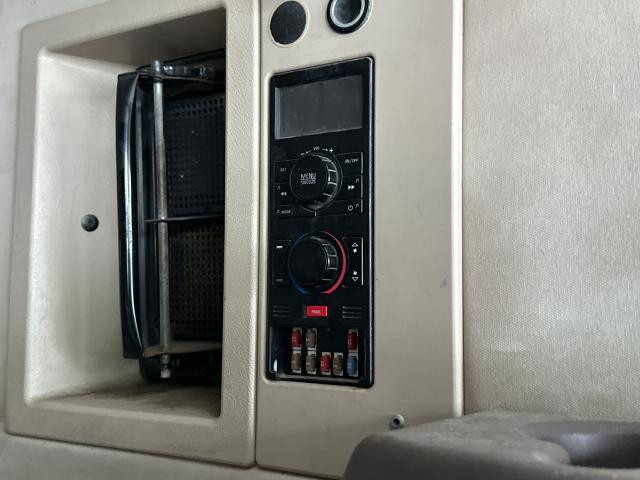 2013 Volvo VNL Control