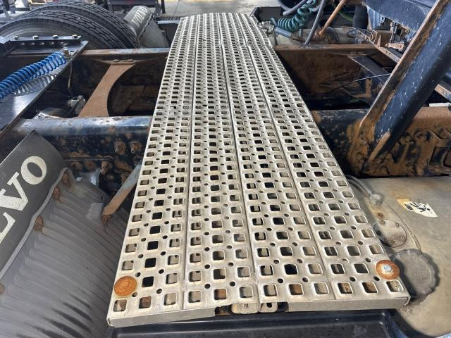 2007 Volvo VNL 20-inch Deckplate