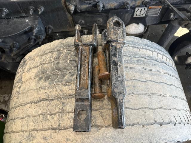 2020 Peterbilt 579 Both Tow Hook