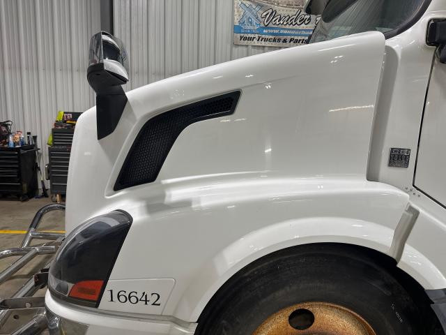 Hood, 2014 Volvo VNL : White
