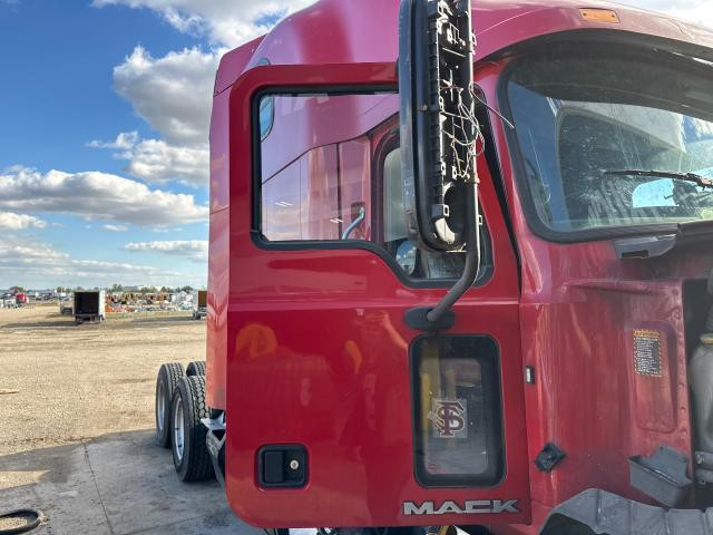 2016 Mack CXU Right Door