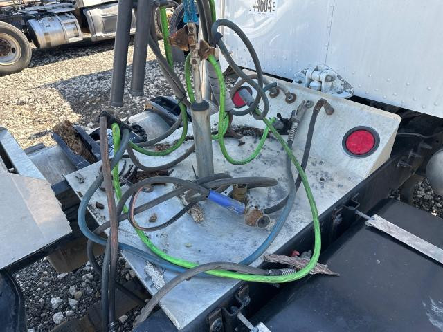 2009 Peterbilt 388 40-inch Deckplate