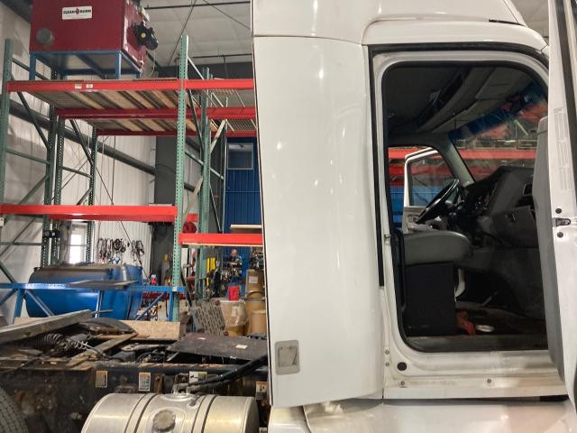 Kenworth T680 White Lower Fairing/Cab Extender