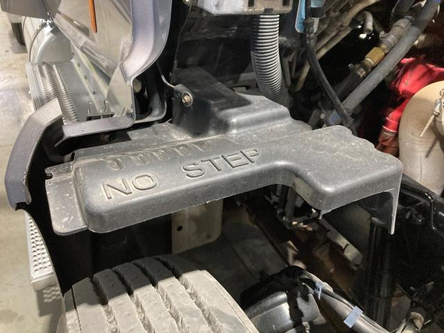 2014 Peterbilt 579 Right Inner Fender