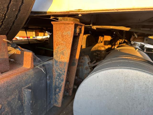 1997 Ford L9522 Right Cab Suspension