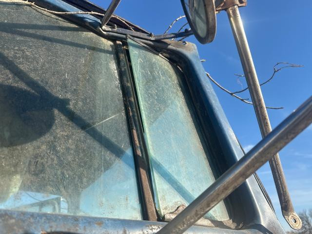1983 Ford LTL9000 Right Door Vent Glass