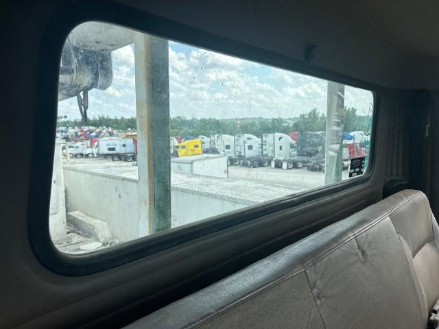 1999 International 4900 Back Glass