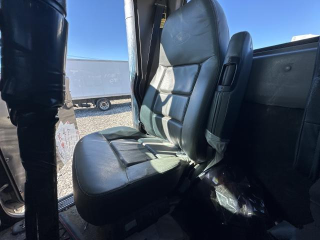2009 Peterbilt 388 Right Seat, Air Ride