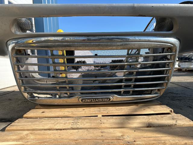 2006 Freightliner COLUMBIA 112 Grille