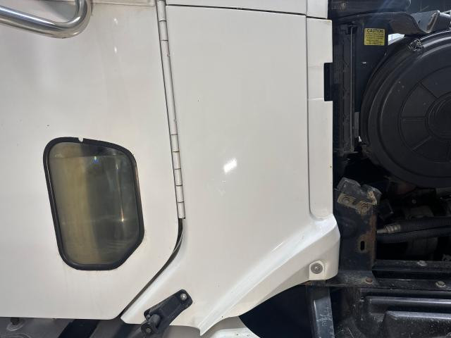 2009 Freightliner COLUMBIA 120 White Right Cab Cowl