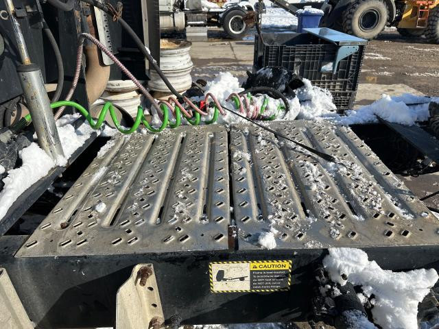 2017 Mack CXU 41-inch Deckplate