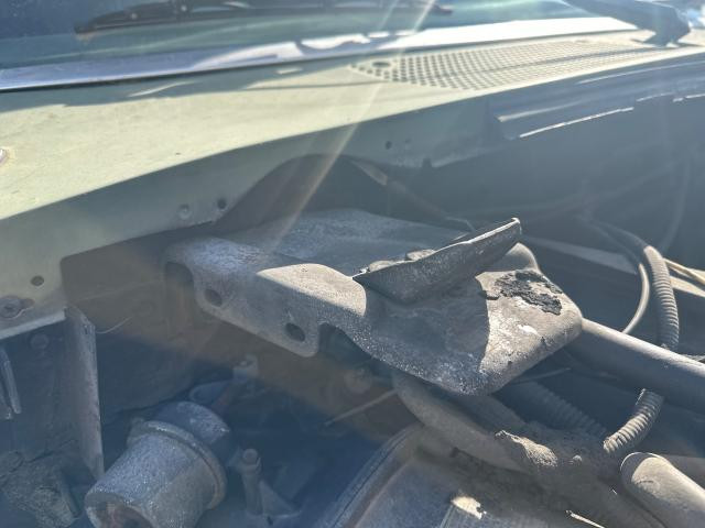 1995 Ford F800 Right Hood Rest