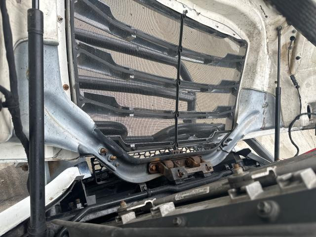 2021 Freightliner CASCADIA Hinge