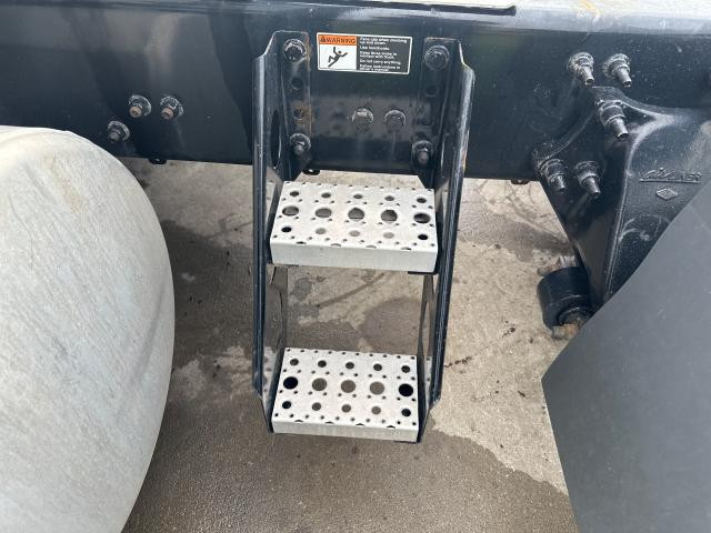 2021 Freightliner CASCADIA 12-inch Step