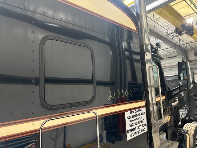 2021 Peterbilt 567 Right Window