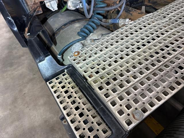 2007 Volvo VNL Left Fuel Tank