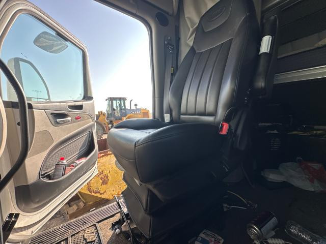 2022 Peterbilt 579 Right Seat, Air Ride
