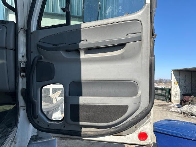 2006 Freightliner COLUMBIA 112 Grey Right Door, Interior Panel