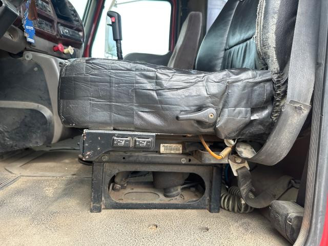 2006 Mack CXN Left Seat, Air Ride