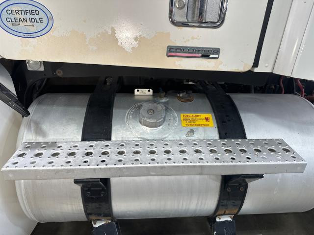 2009 Freightliner COLUMBIA 120 36-inch Step