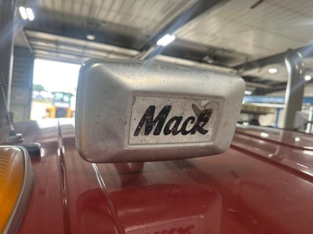 1999 Mack CL Horn