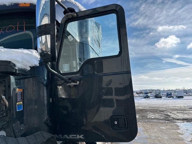 2017 Mack CXU Left Door