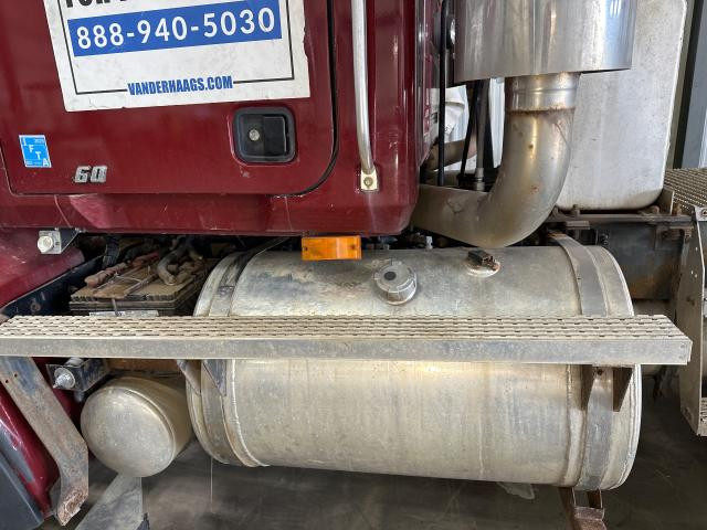 1999 Mack CL 61-inch Step