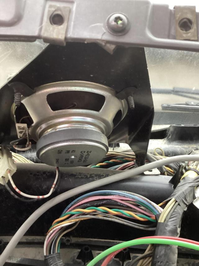 2007 Freightliner M2 106 2 Under Dash Speakers