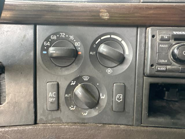 2013 Volvo VNL Heater & AC Temp Control: 3 Knobs, 2 Buttons