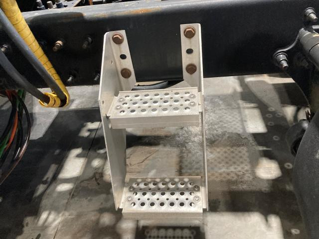 2012 International PROSTAR 11.25-inch Step