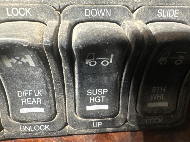 2011 Western Star Trucks 4900EX Switch | Suspension