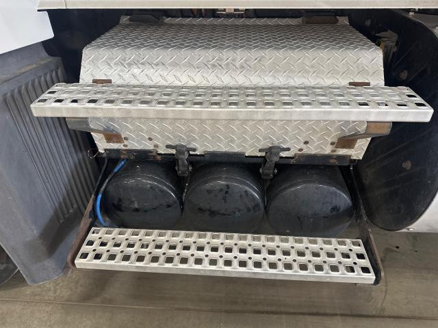 2014 Volvo VNL Steel/Aluminum Battery Box | Length: 30.25 | Width: 23.0