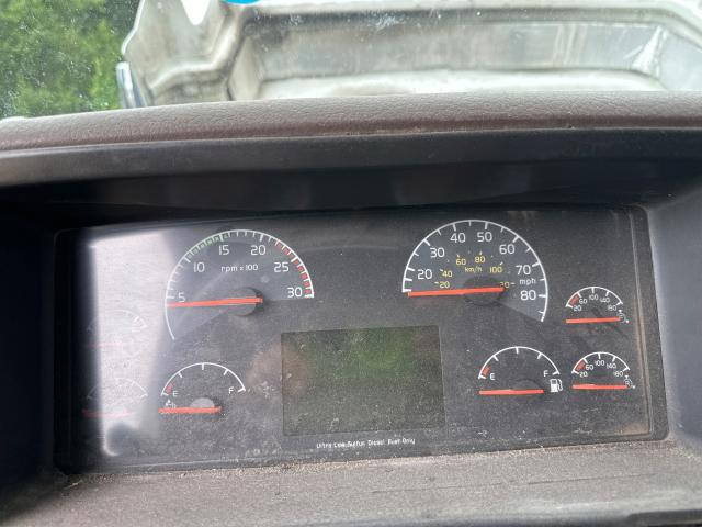 2013 Volvo VNL Instrument Cluster
