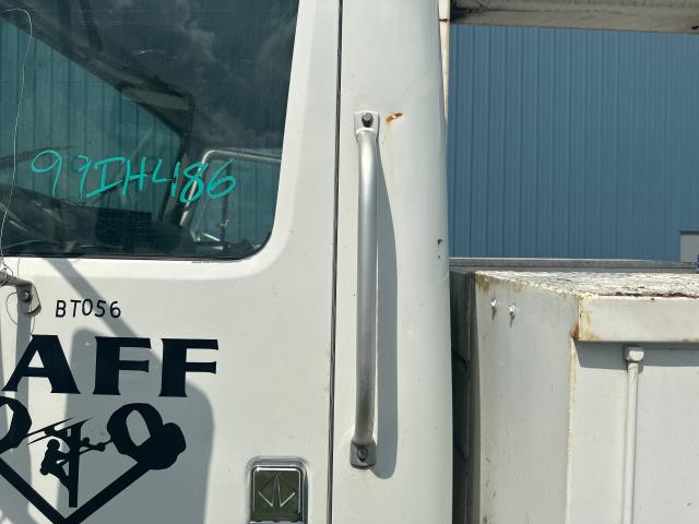 1999 International 4900 19.5-inch Grab Handle