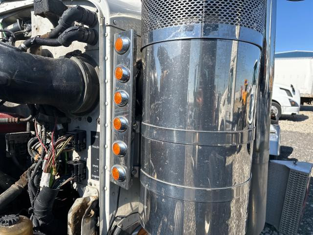 2009 Peterbilt 388 White Left Cab Cowl: Lh Side Cab Mounted Cowl, Does Not Include Air Cleaner