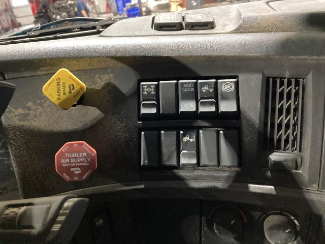 Volvo VNL Dash Panel: Switch