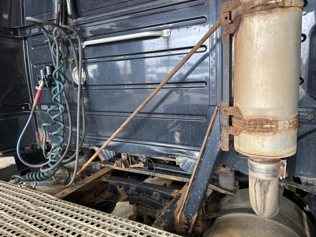 2007 Volvo VNL Right Bracket