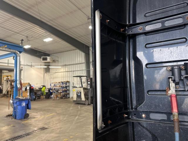 2007 Volvo VNL 27-inch Grab Handle