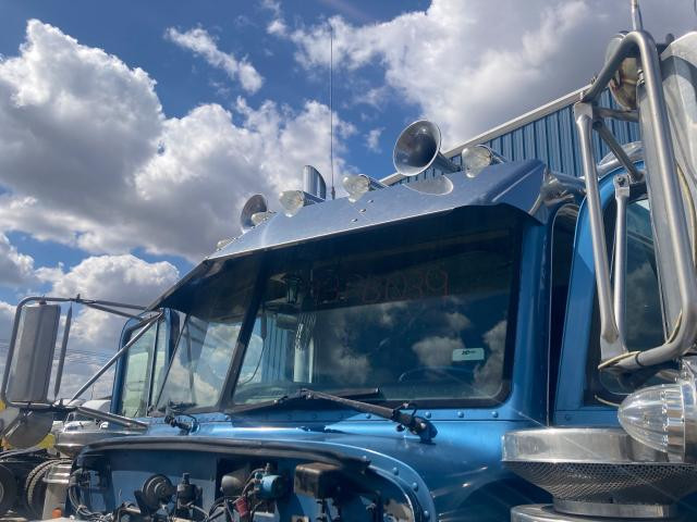 1993 Peterbilt 379 Sun Visor (Exterior)